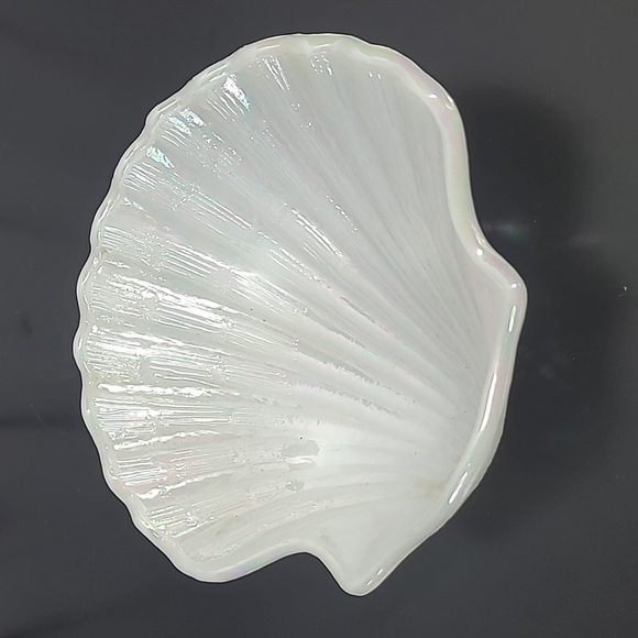 Vintage 90s Avon Glass Clamshell Seashell White Rainbow Iridescent Jewelry Dish - Picture 4 of 14